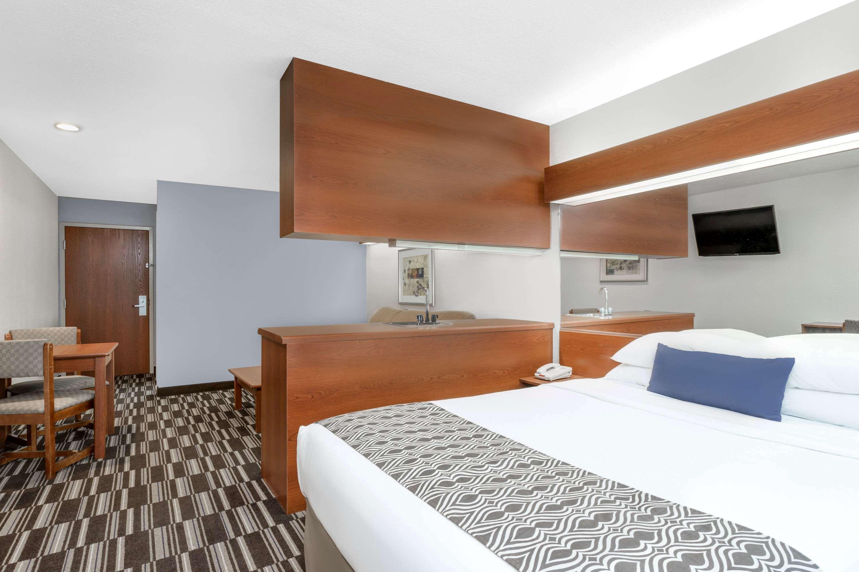 Microtel Inn & Suites By Wyndham Bremen Exterior photo