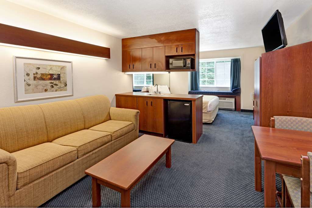 Microtel Inn & Suites By Wyndham Bremen Room photo